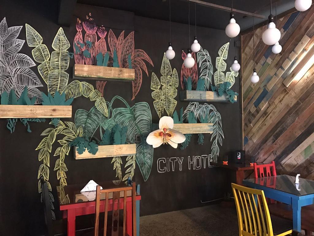 City Hotel Посадас Екстериор снимка