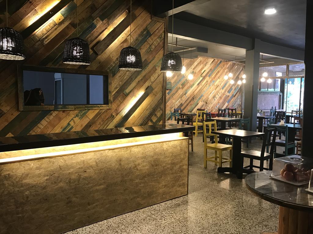 City Hotel Посадас Екстериор снимка