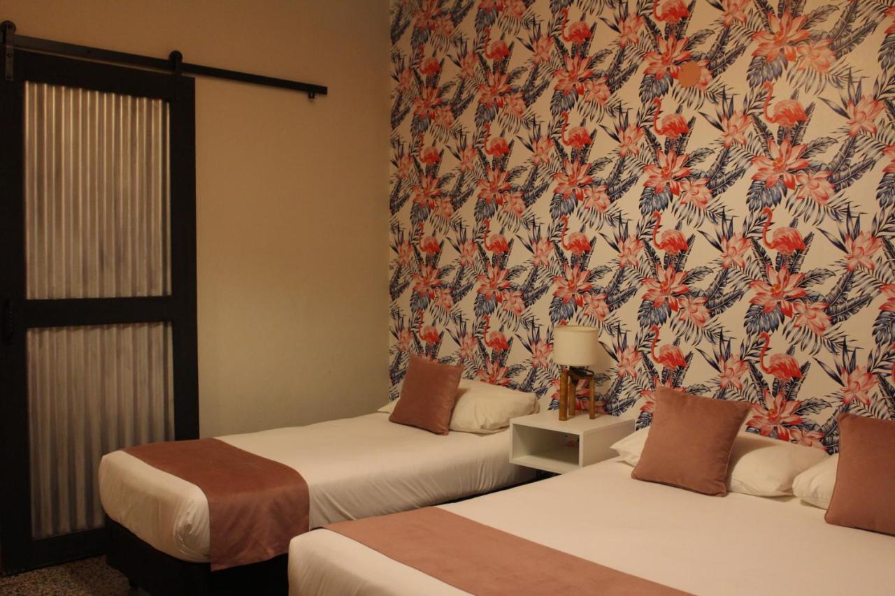 City Hotel Посадас Екстериор снимка