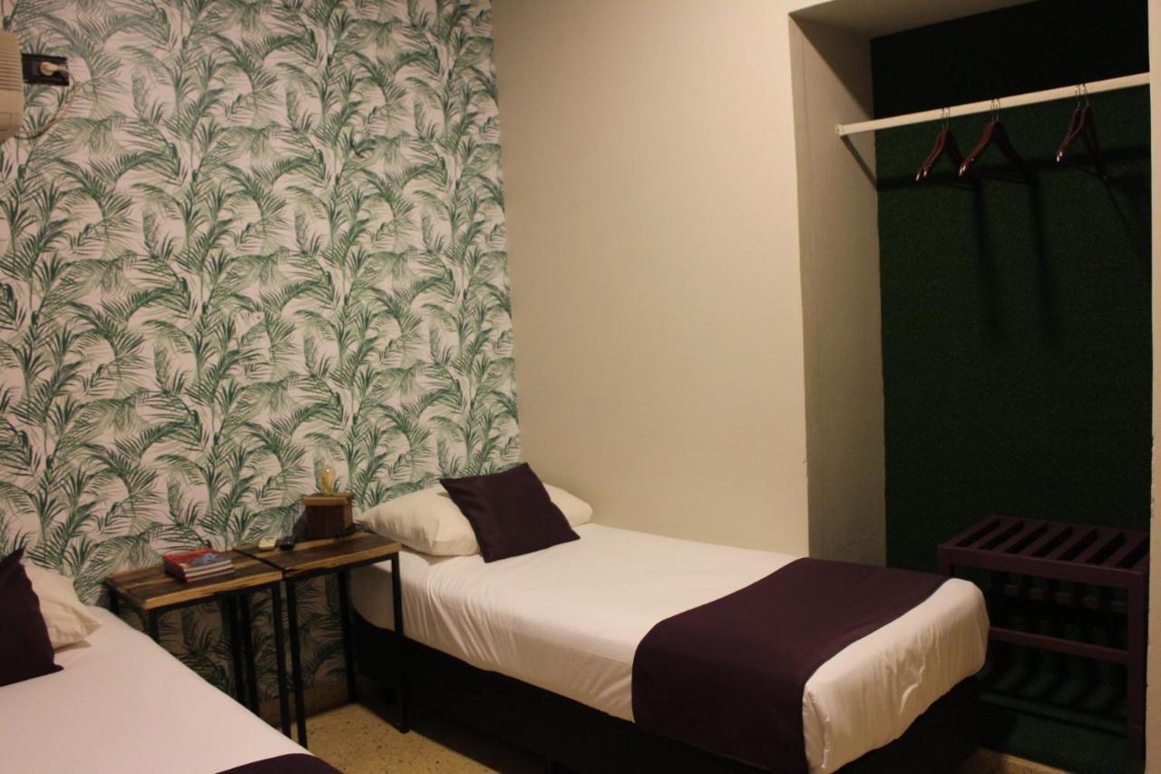 City Hotel Посадас Екстериор снимка
