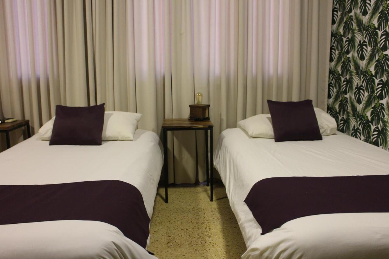 City Hotel Посадас Екстериор снимка